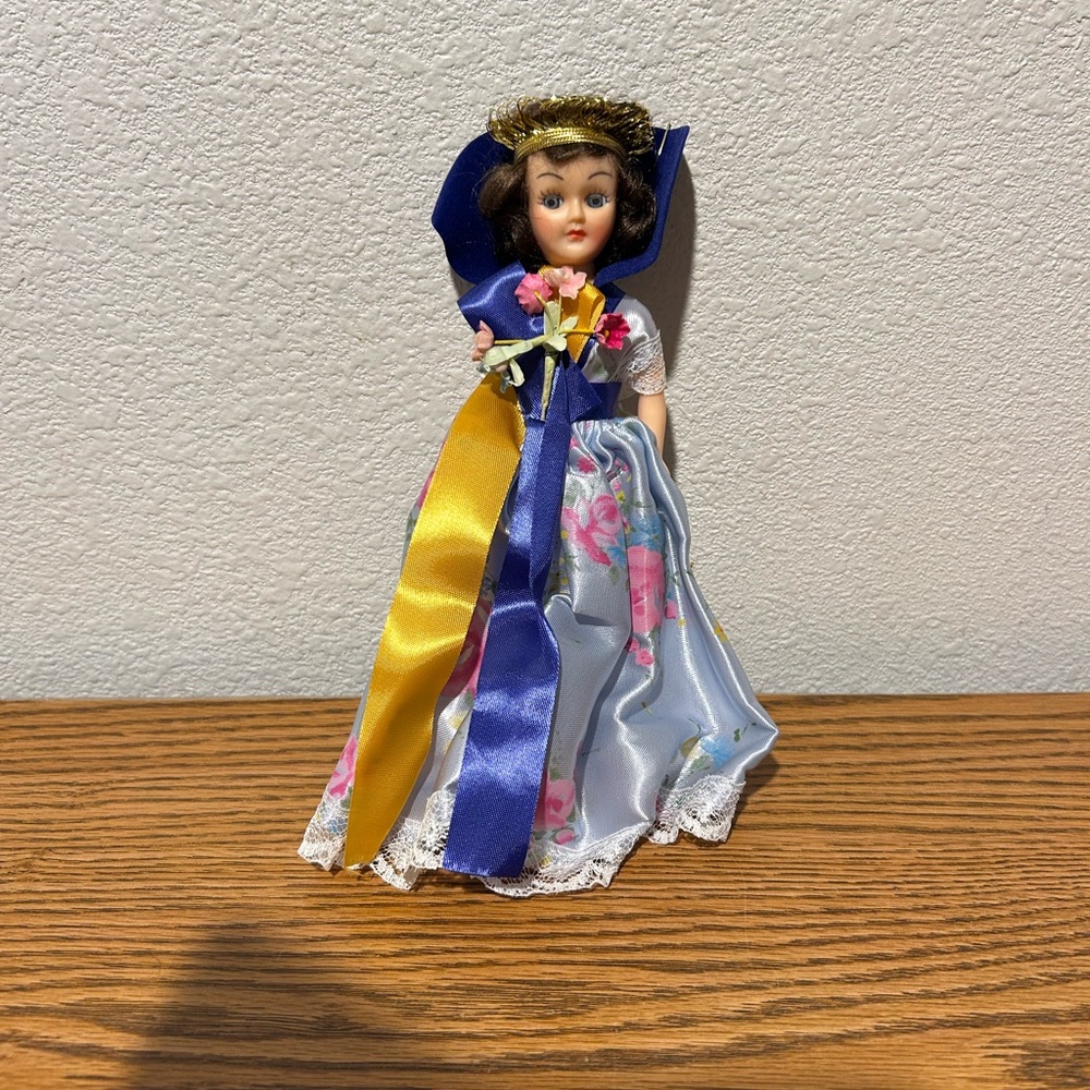 Five Vintage Arco Dolls in Colorful Dresses From Different Countries “1970” - Picture 3 of 14